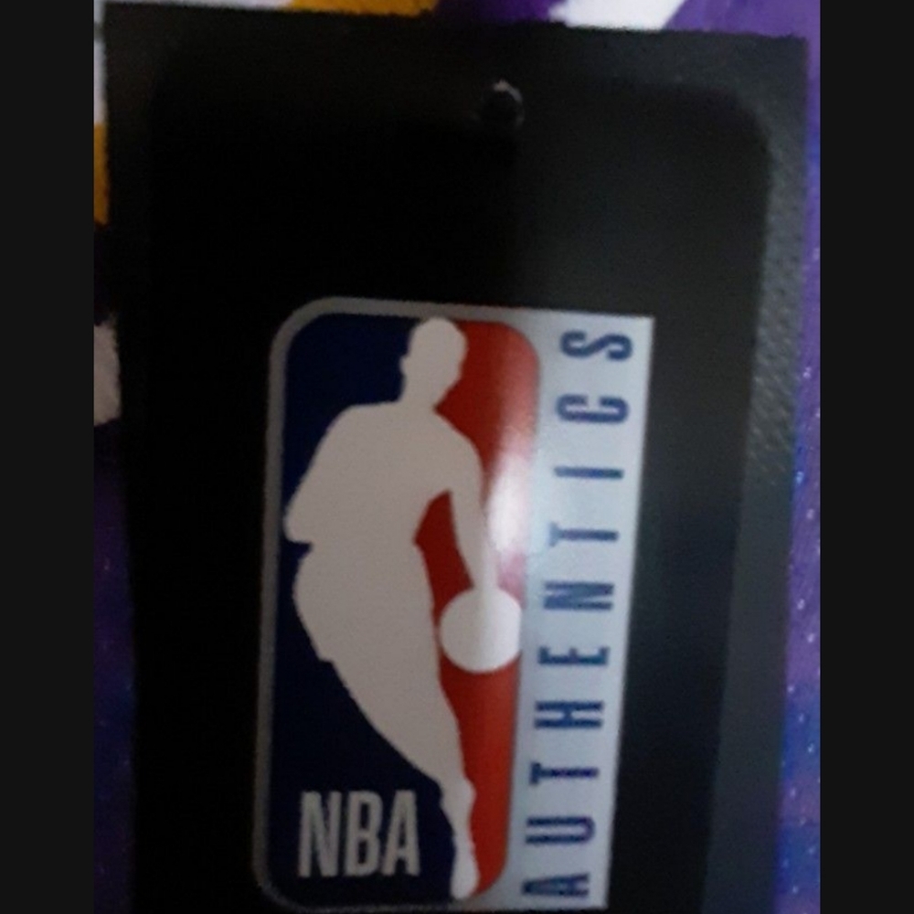 LEBRON JAMES JERSEY. - Picture 4 of 5